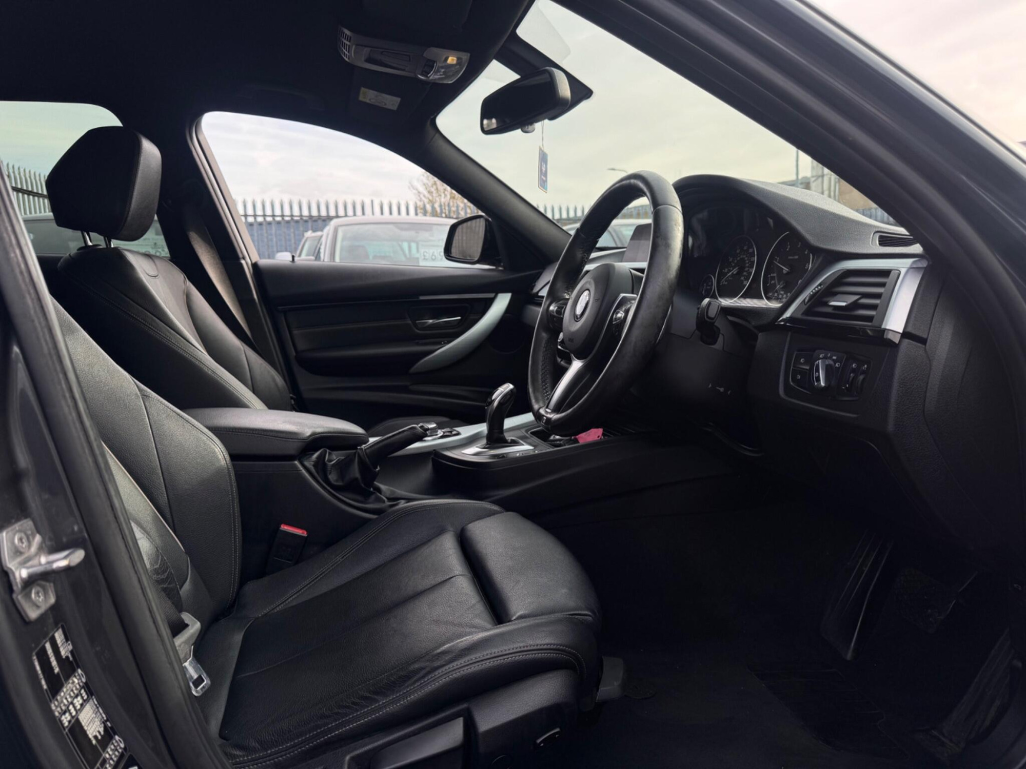 2015 BMW 3 Series image 9