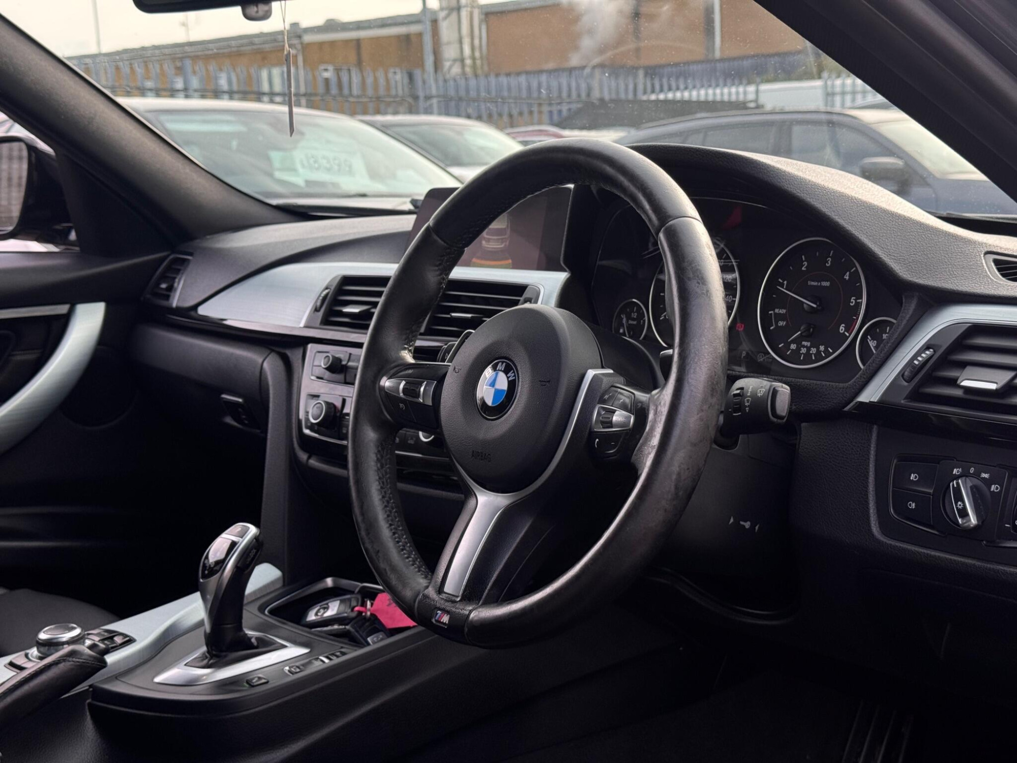 2015 BMW 3 Series image 3