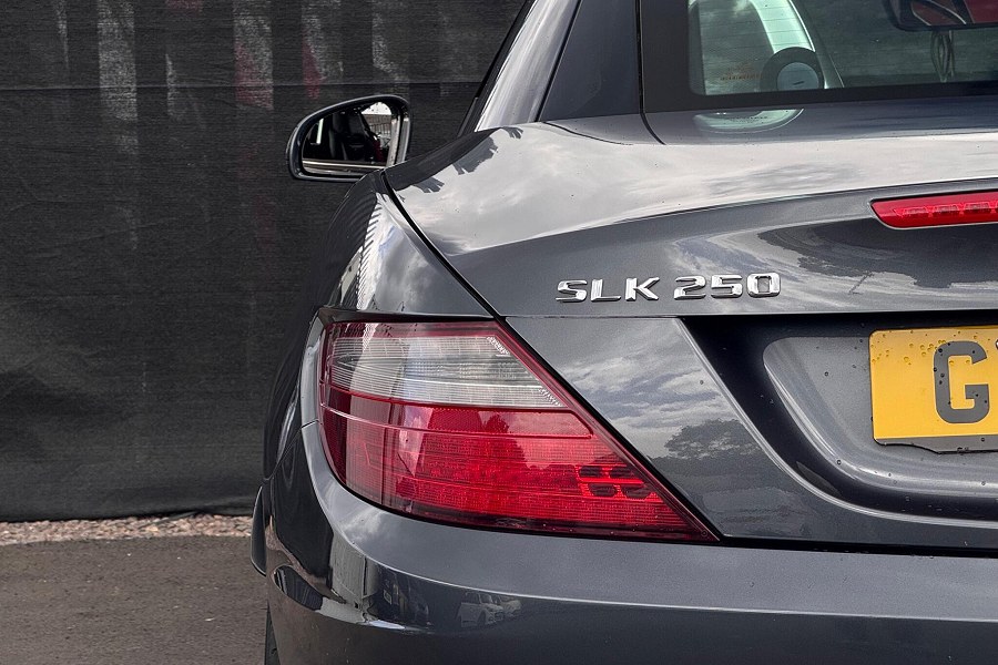 2015 Mercedes-Benz SLK photo 14