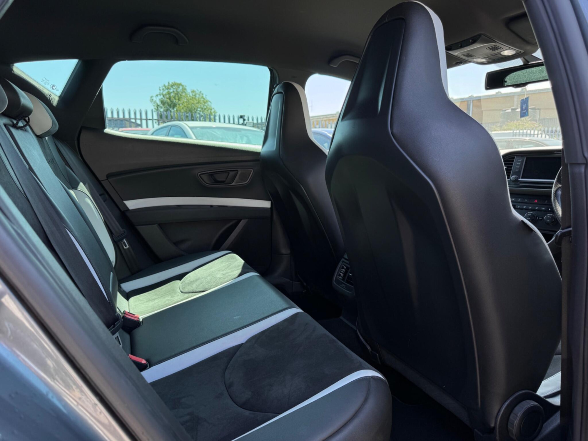 2016 SEAT Leon image 18