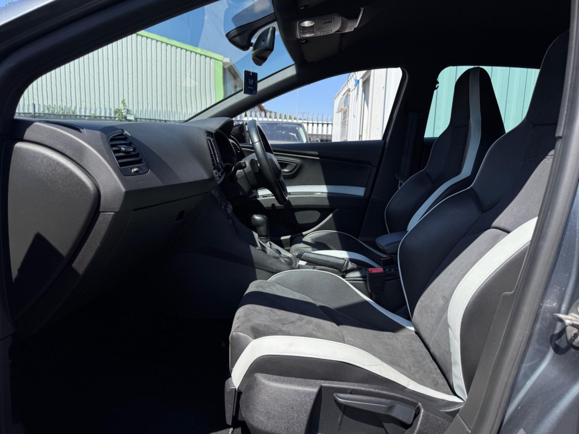 2016 SEAT Leon image 16