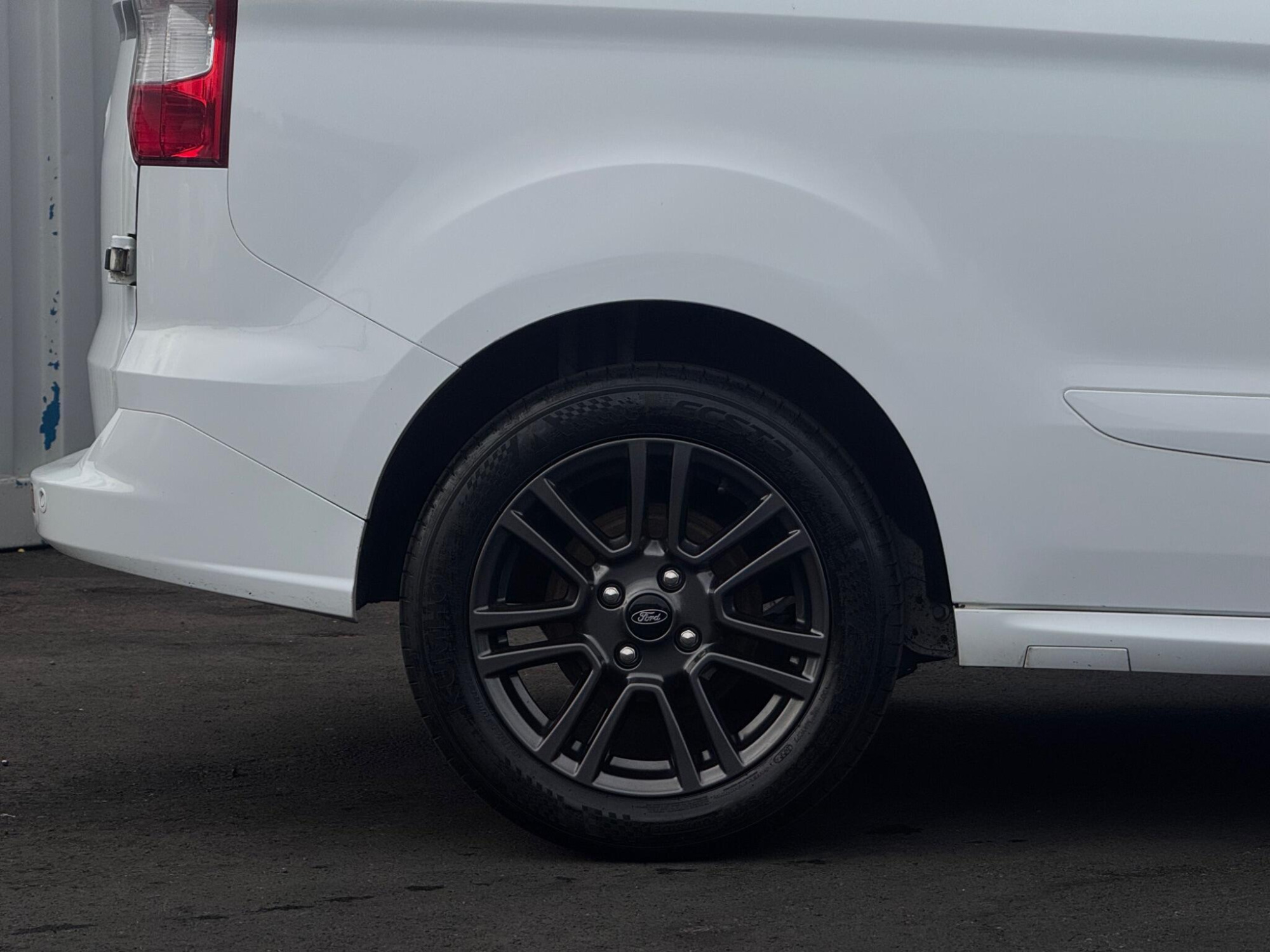 2020 Ford Transit Courier image 10