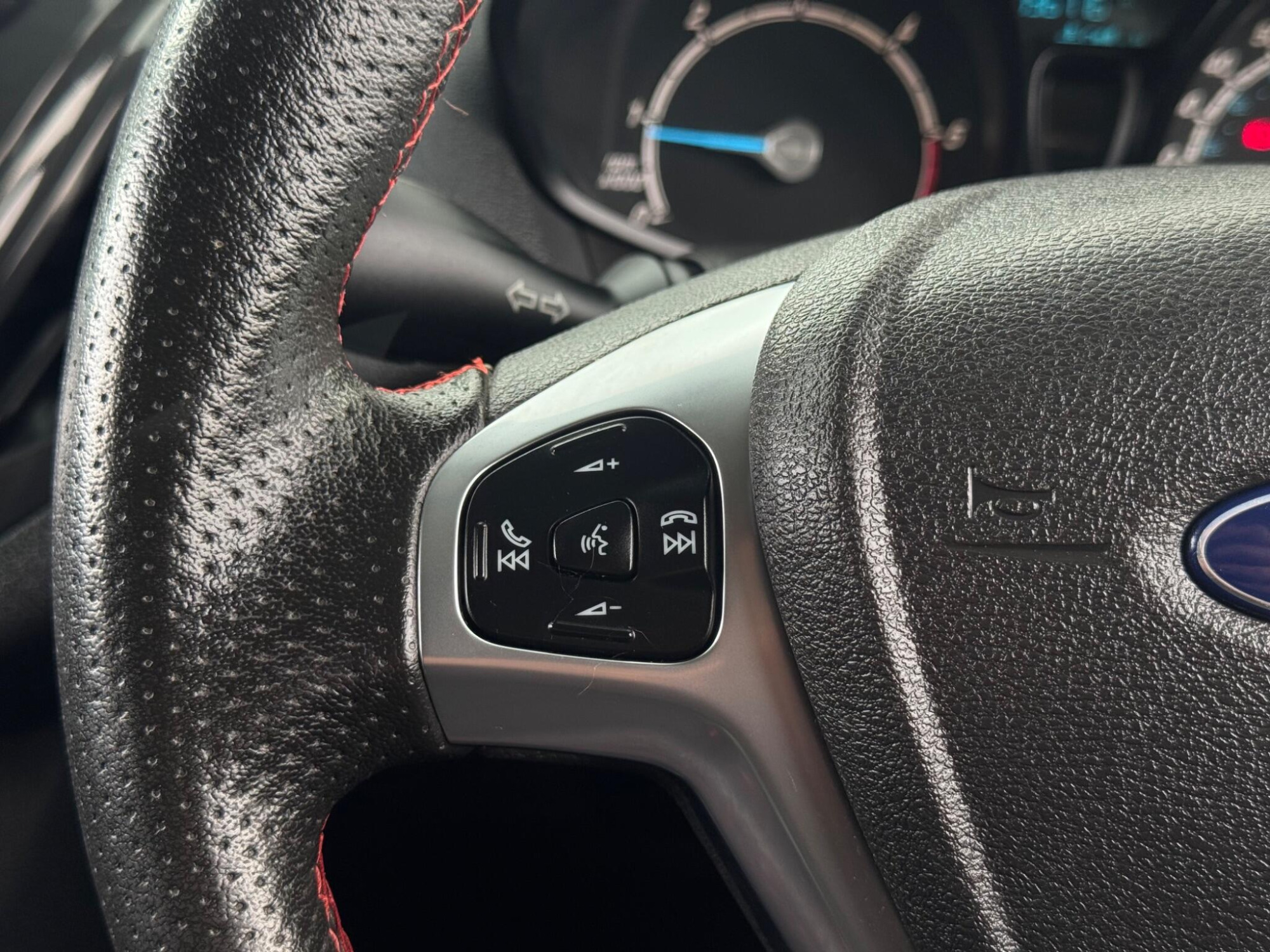 2020 Ford Transit Courier image 14