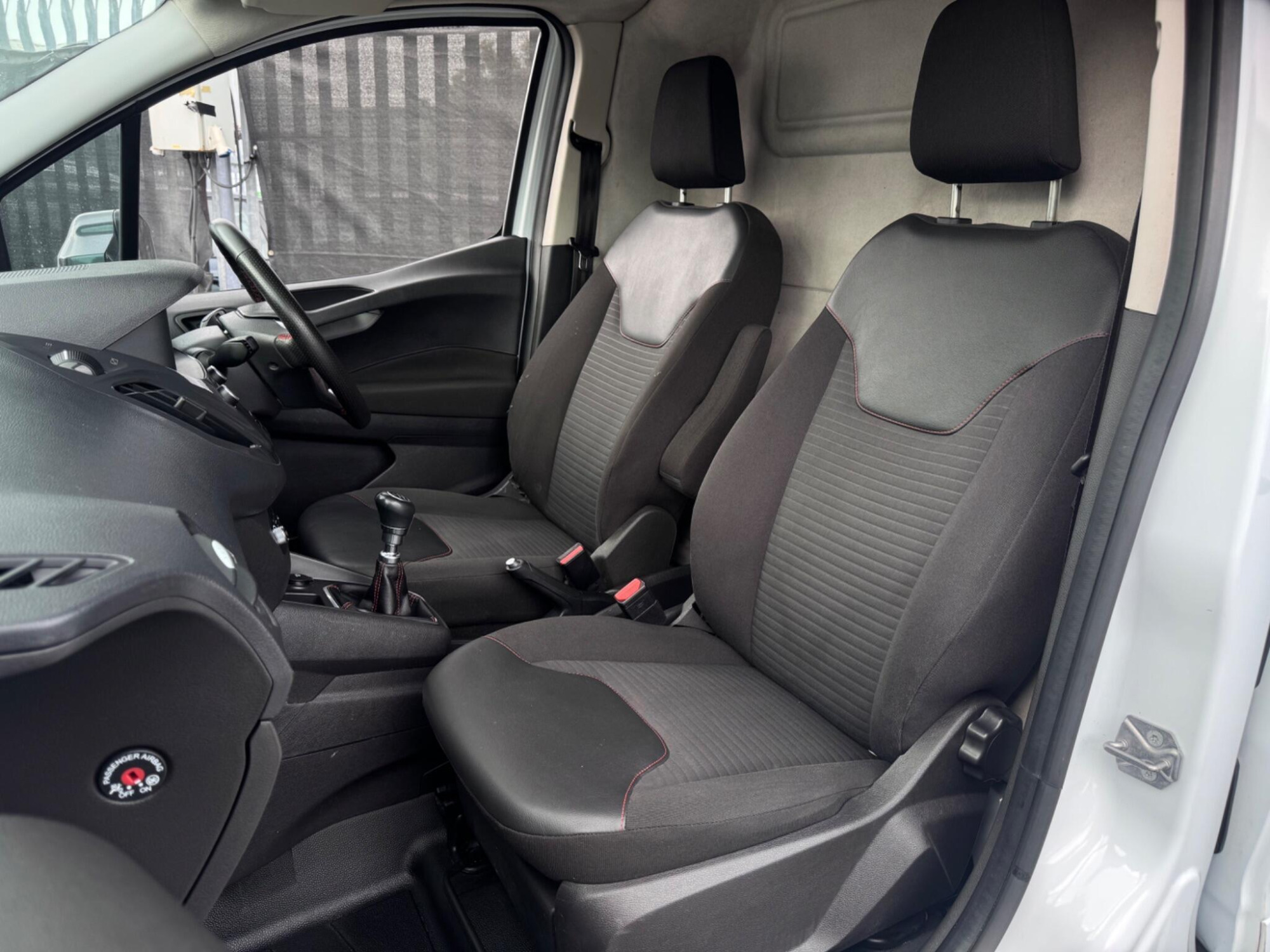 2020 Ford Transit Courier image 24