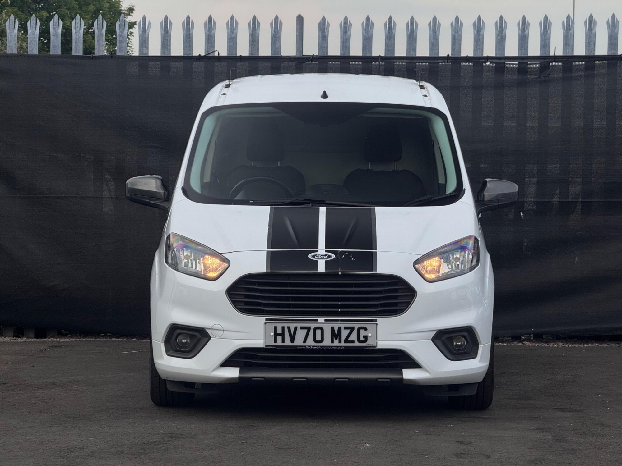 2020 Ford Transit Courier image 4