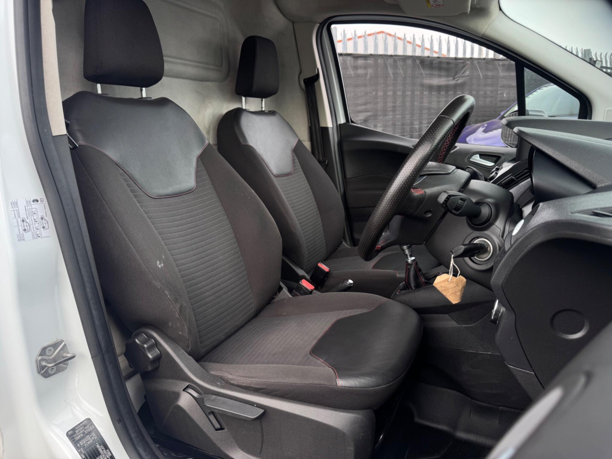 2020 Ford Transit Courier image 20