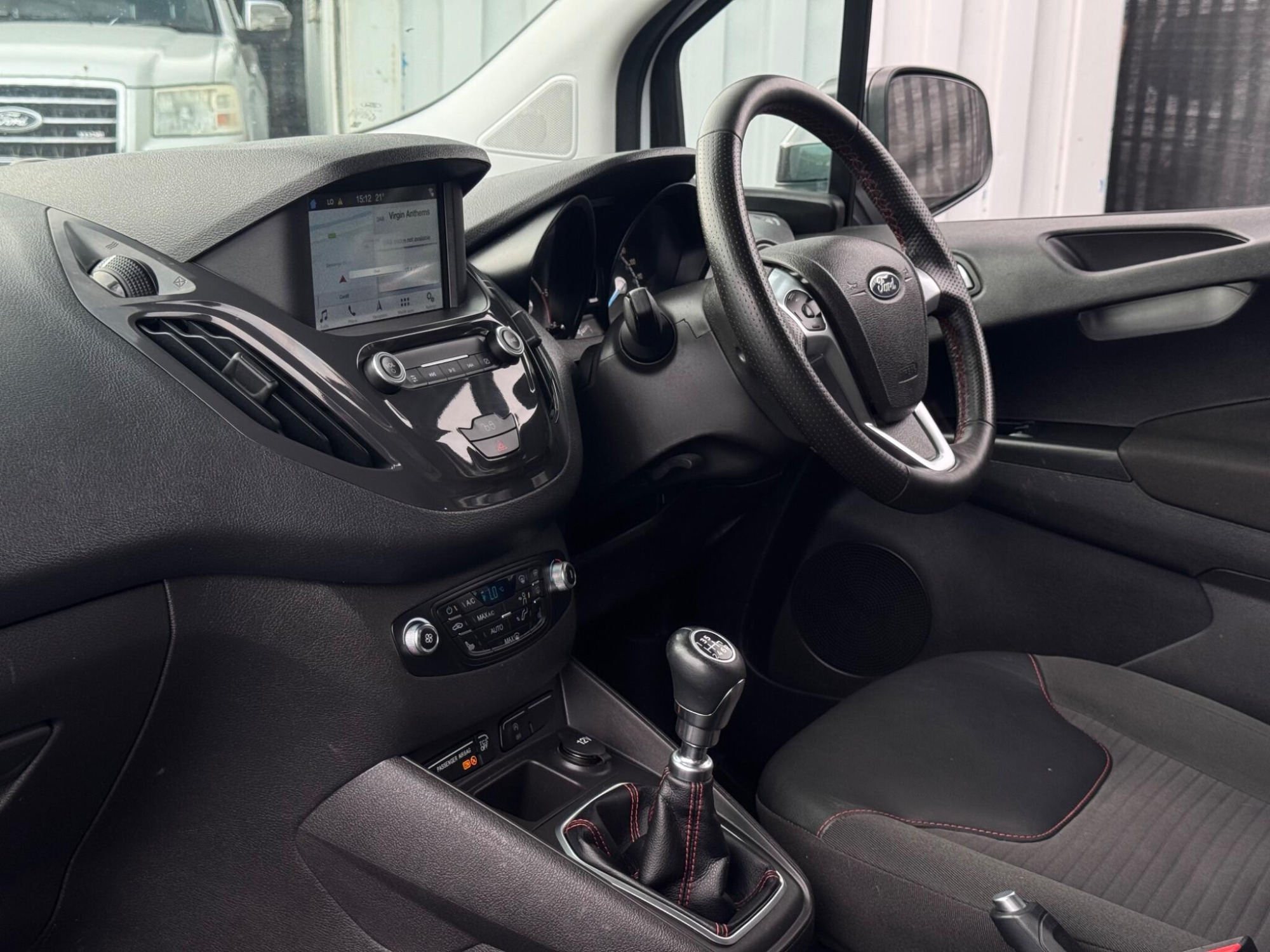 2020 Ford Transit Courier image 25