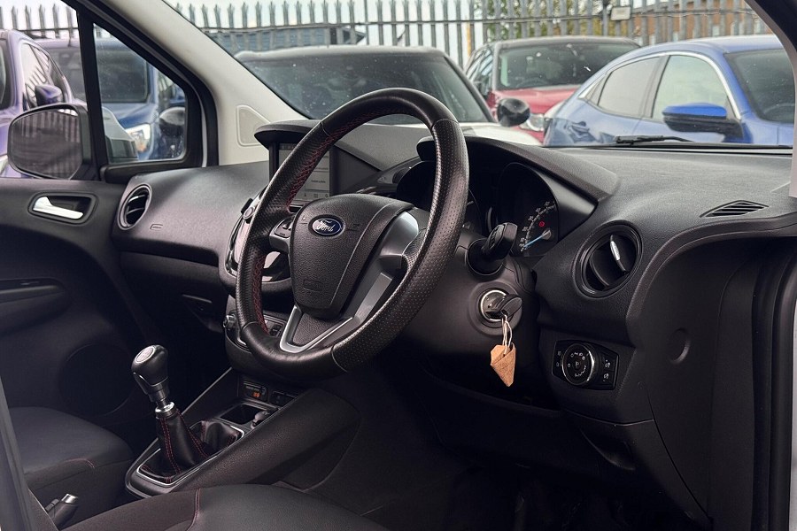 2020 Ford Transit Courier photo 3