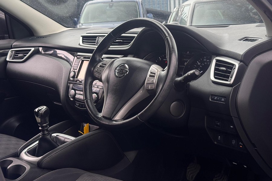 2015 Nissan Qashqai photo 3