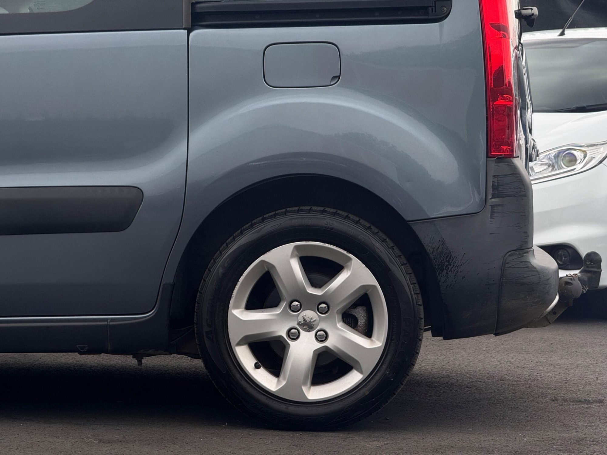 2011 Peugeot Partner Tepee image 13