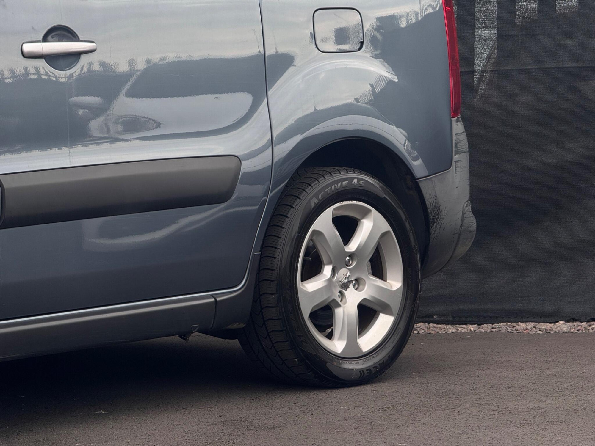 2011 Peugeot Partner Tepee image 10