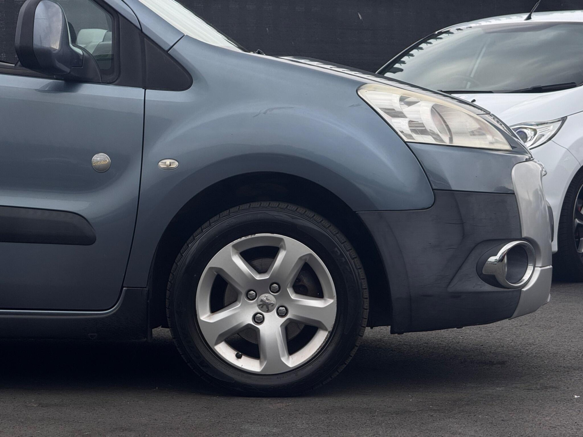 2011 Peugeot Partner Tepee image 11