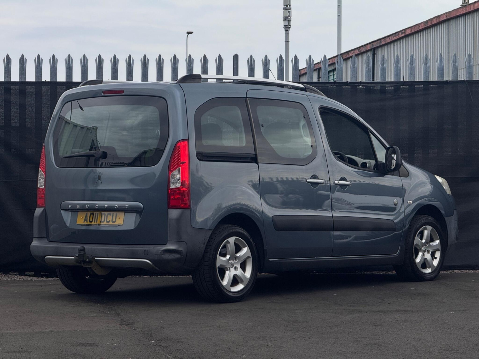 2011 Peugeot Partner Tepee image 12