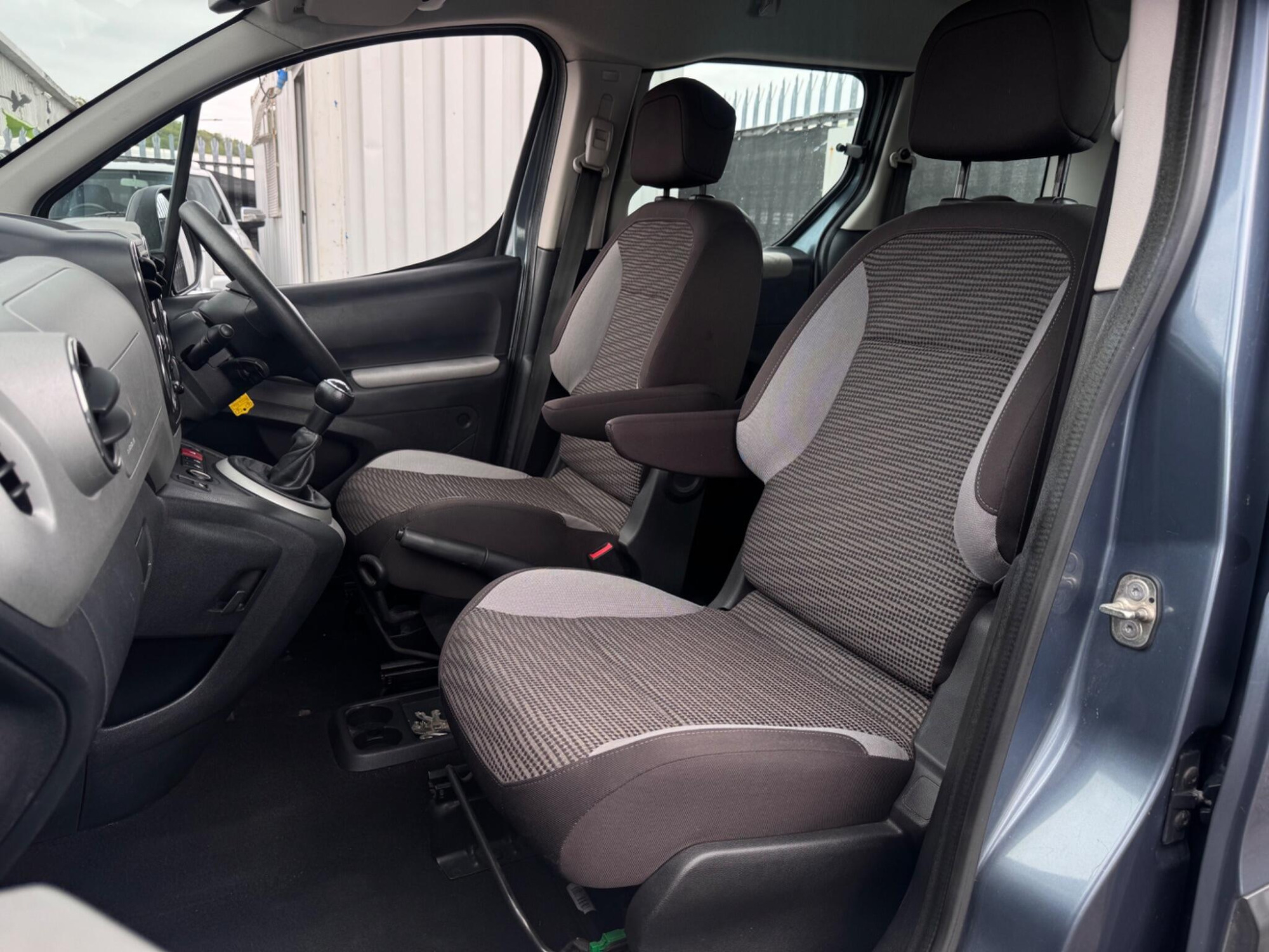 2011 Peugeot Partner Tepee image 20