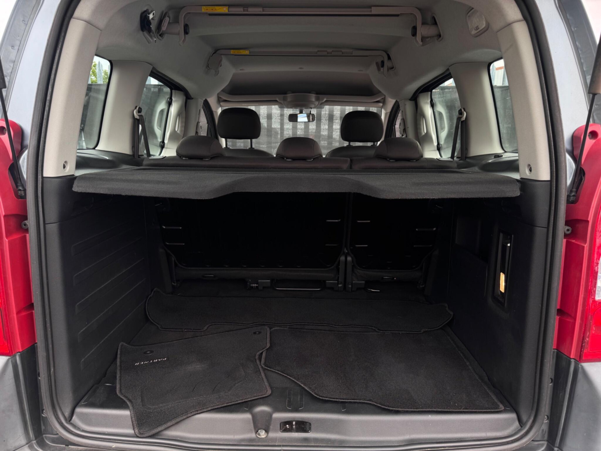 2011 Peugeot Partner Tepee image 17