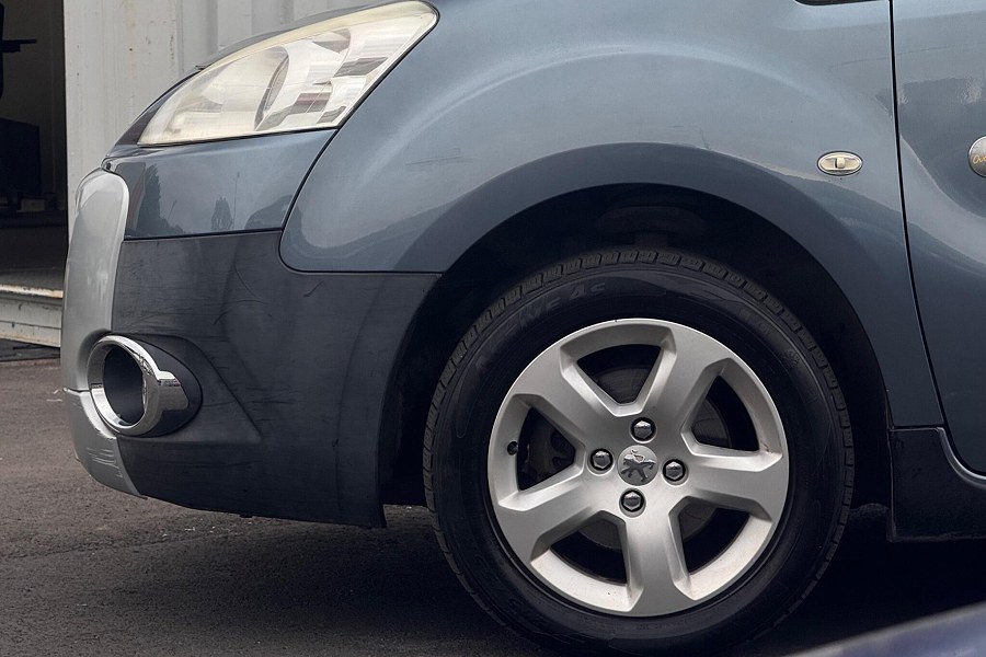 2011 Peugeot Partner Tepee photo 9