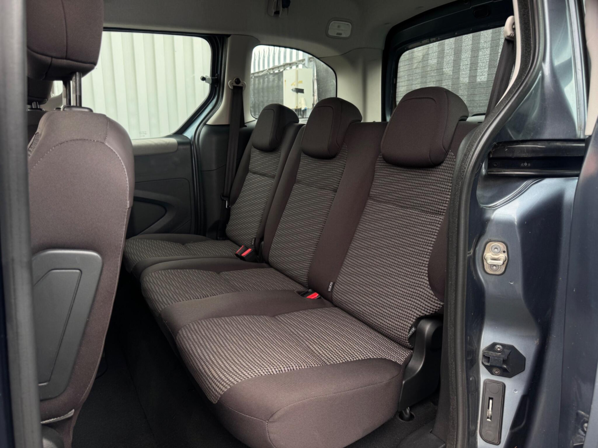 2011 Peugeot Partner Tepee image 21