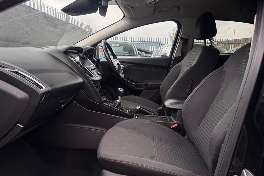 2017 Ford Focus photo 14