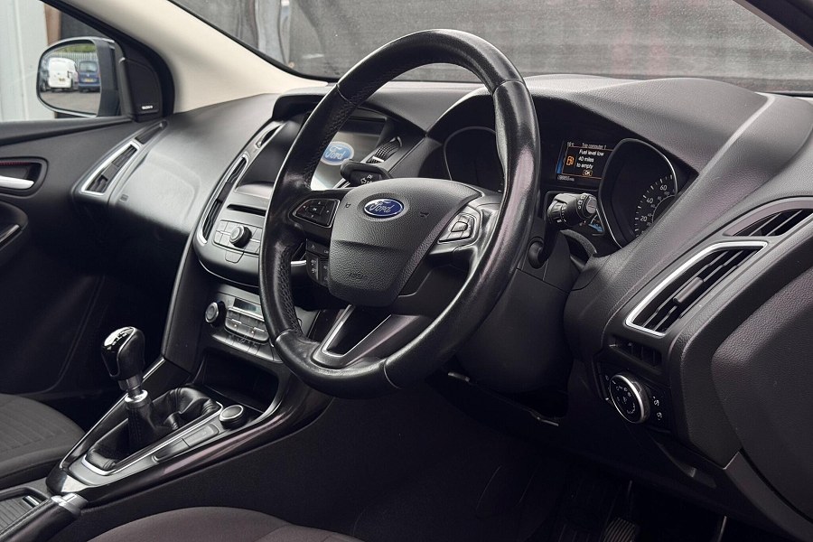 2017 Ford Focus photo 3
