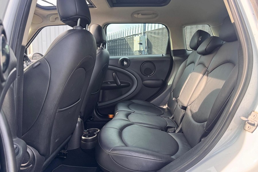 2015 MINI Countryman photo 11