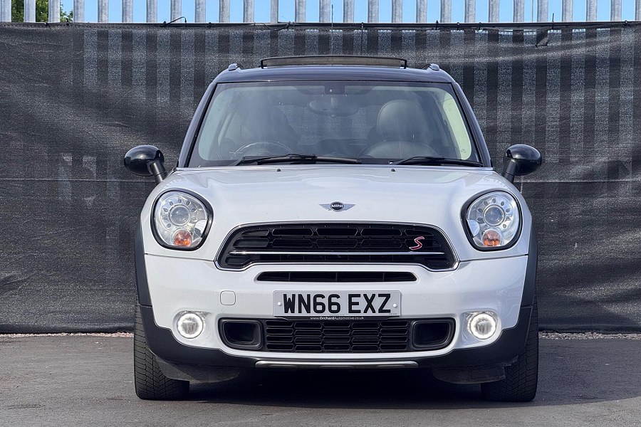 2015 MINI Countryman photo 3