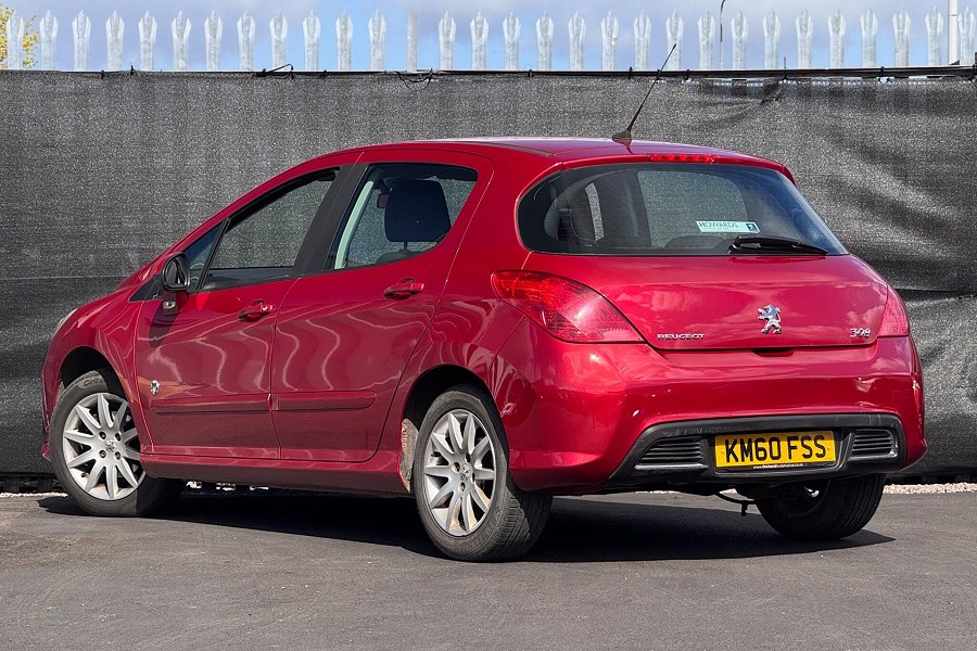 Peugeot 308 photo 2