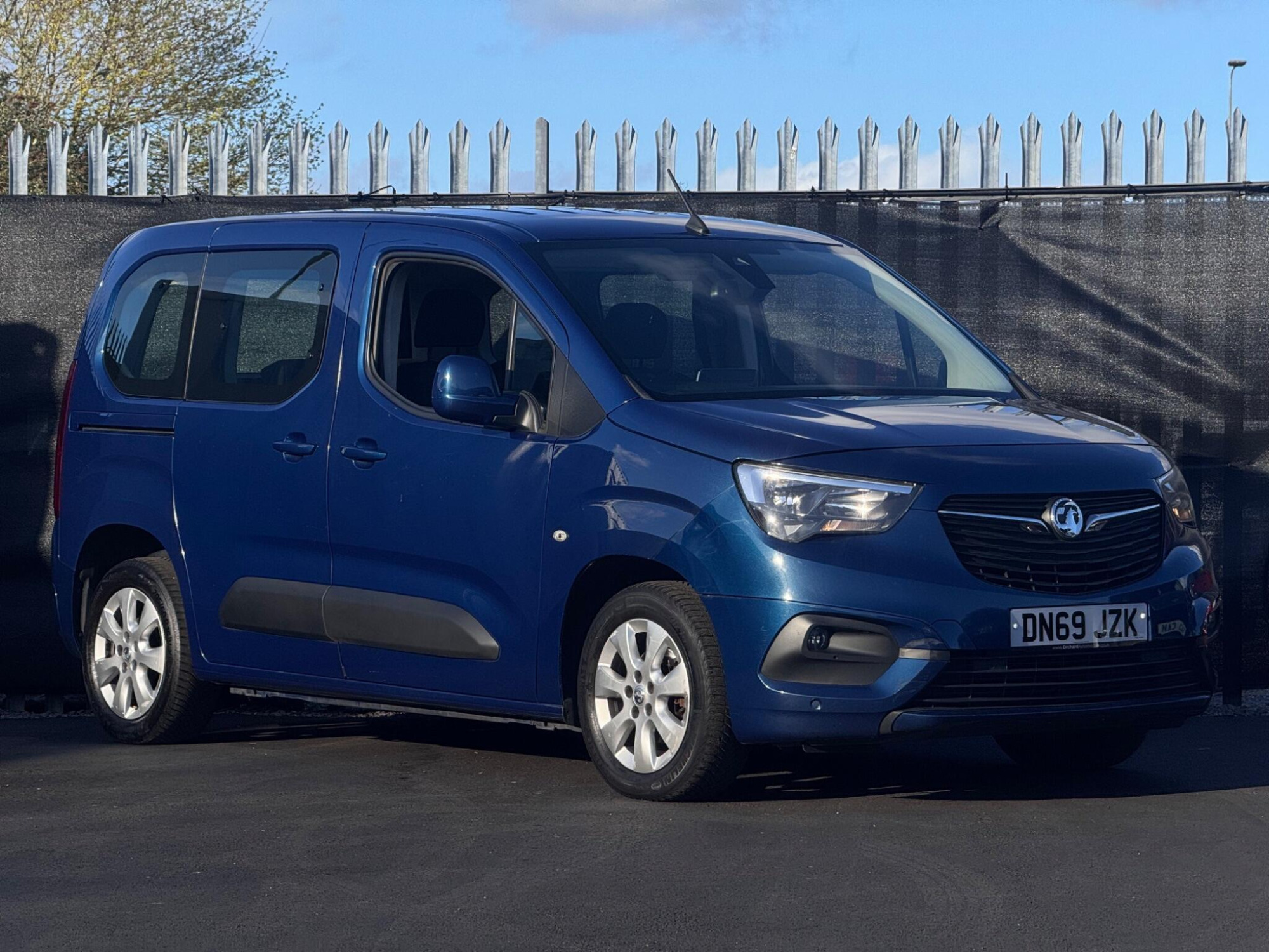 2019 Vauxhall Combo Life 1.5 Turbo D BlueInjection Energy Euro 6 (s/s) 5dr for sale at Orchard Automotive