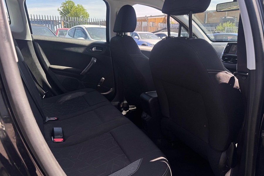 2018 Peugeot 2008 photo 9