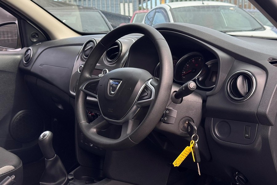 2020 Dacia Sandero Stepway photo 3