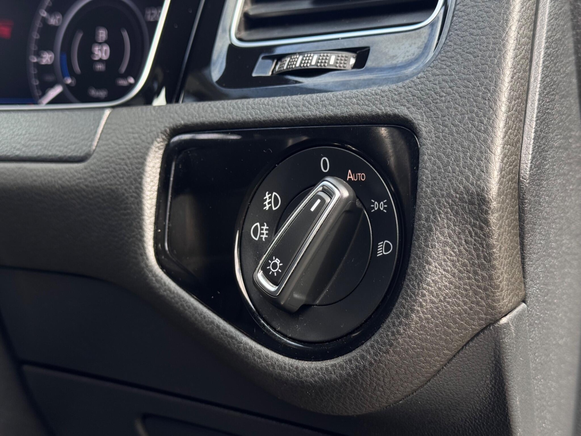 2017 Volkswagen Golf image 19