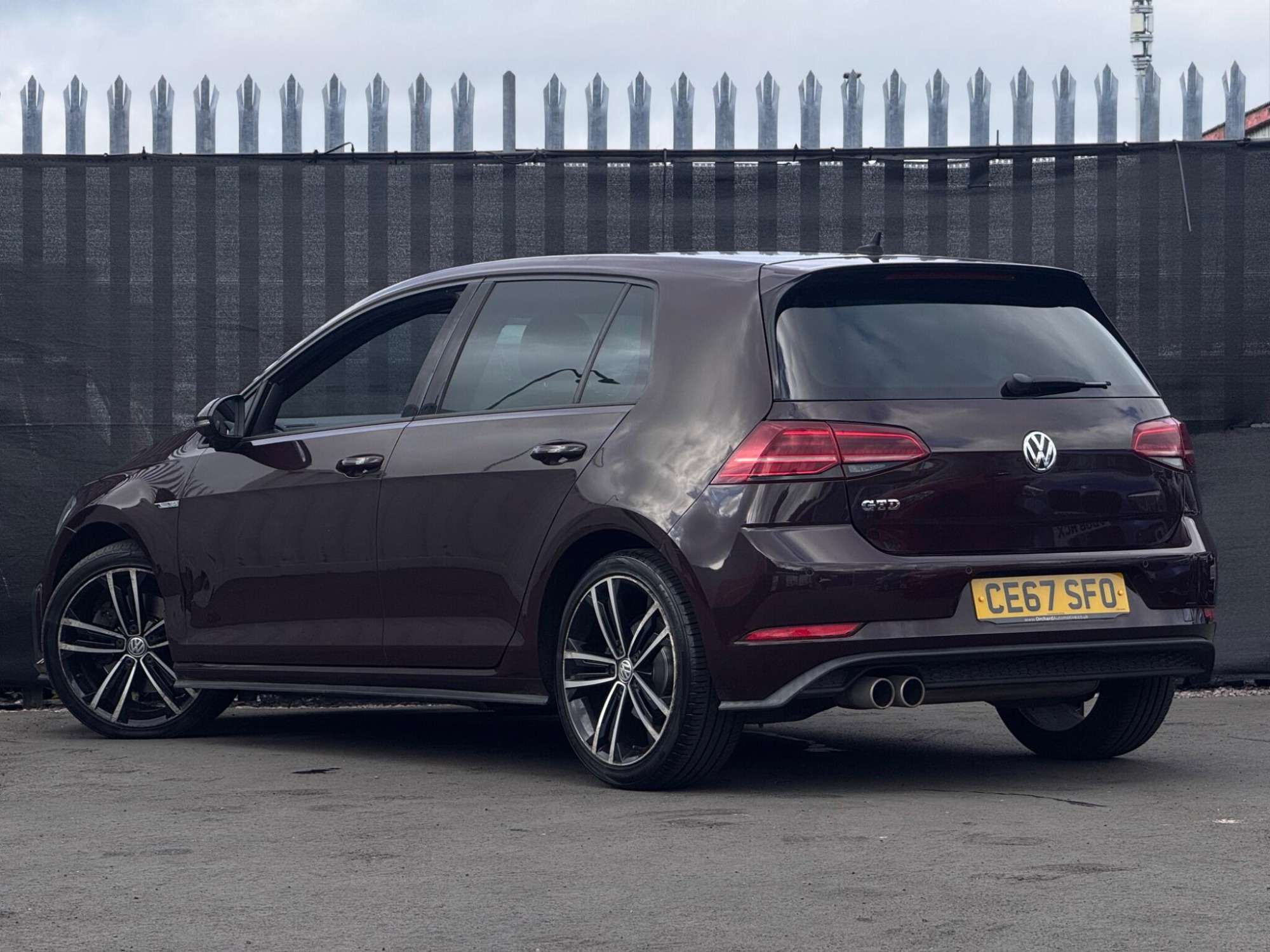 2017 Volkswagen Golf image 2