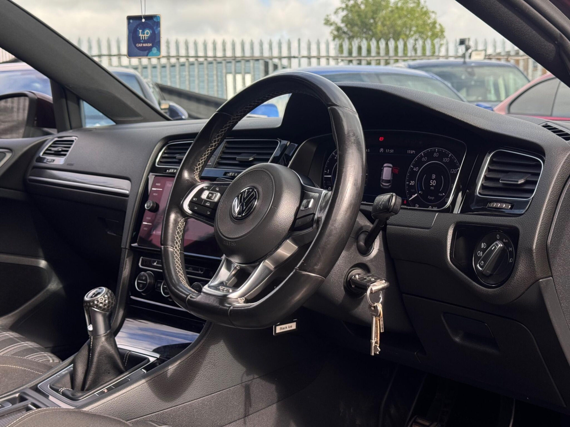 2017 Volkswagen Golf image 3