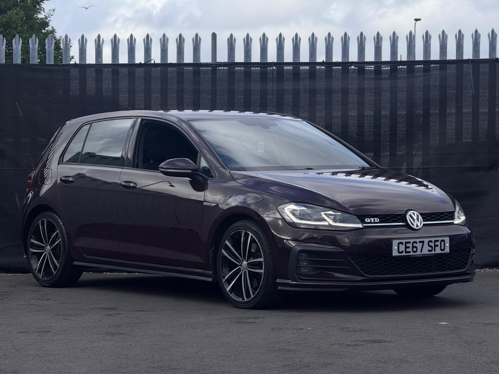 2017 Volkswagen Golf image 1