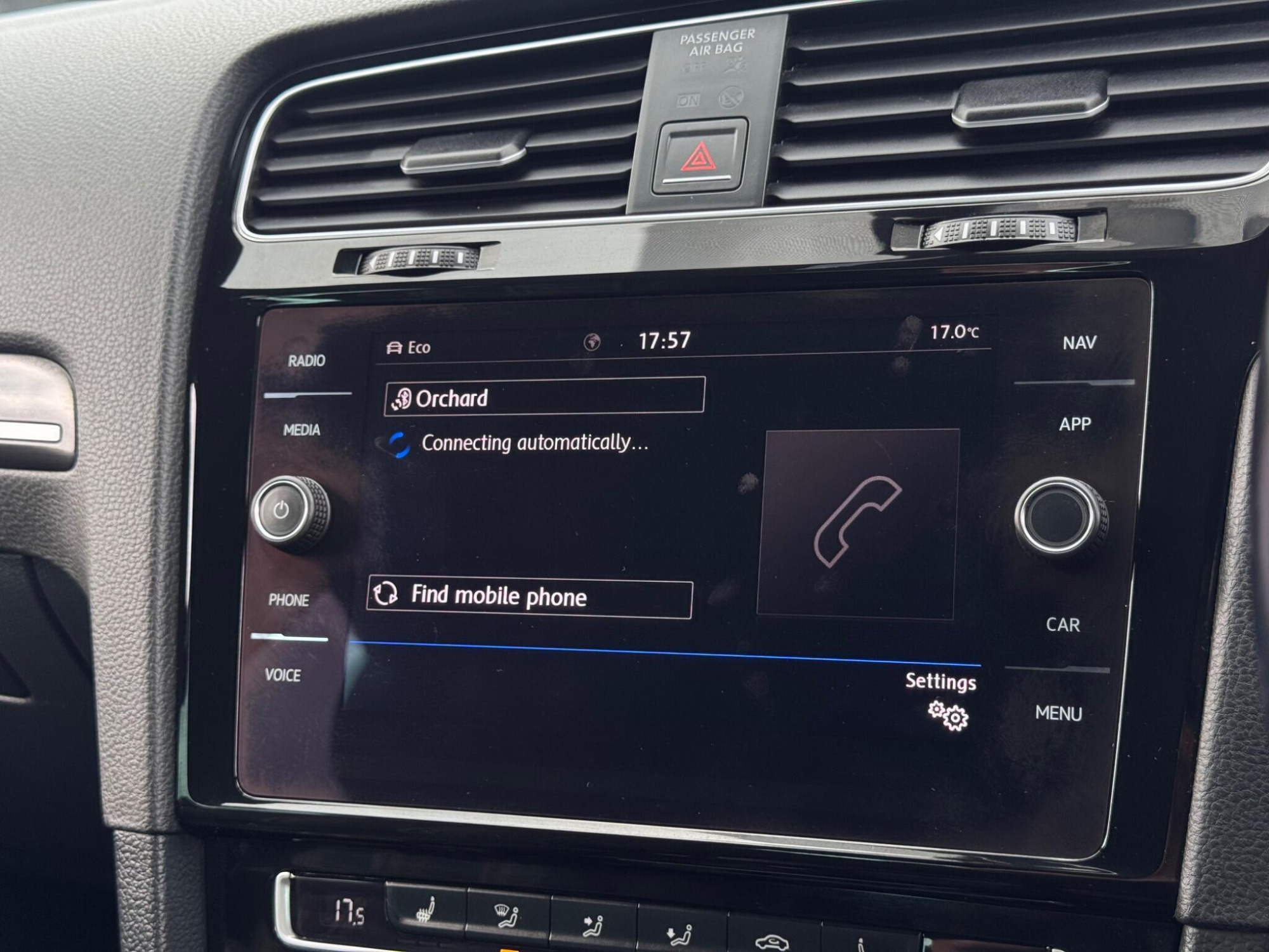 2017 Volkswagen Golf image 28