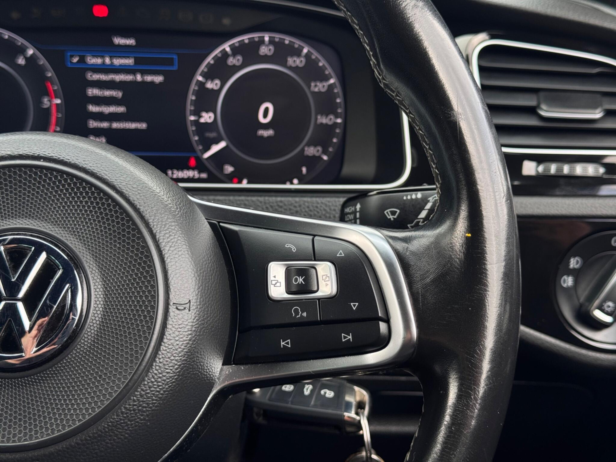 2017 Volkswagen Golf image 23