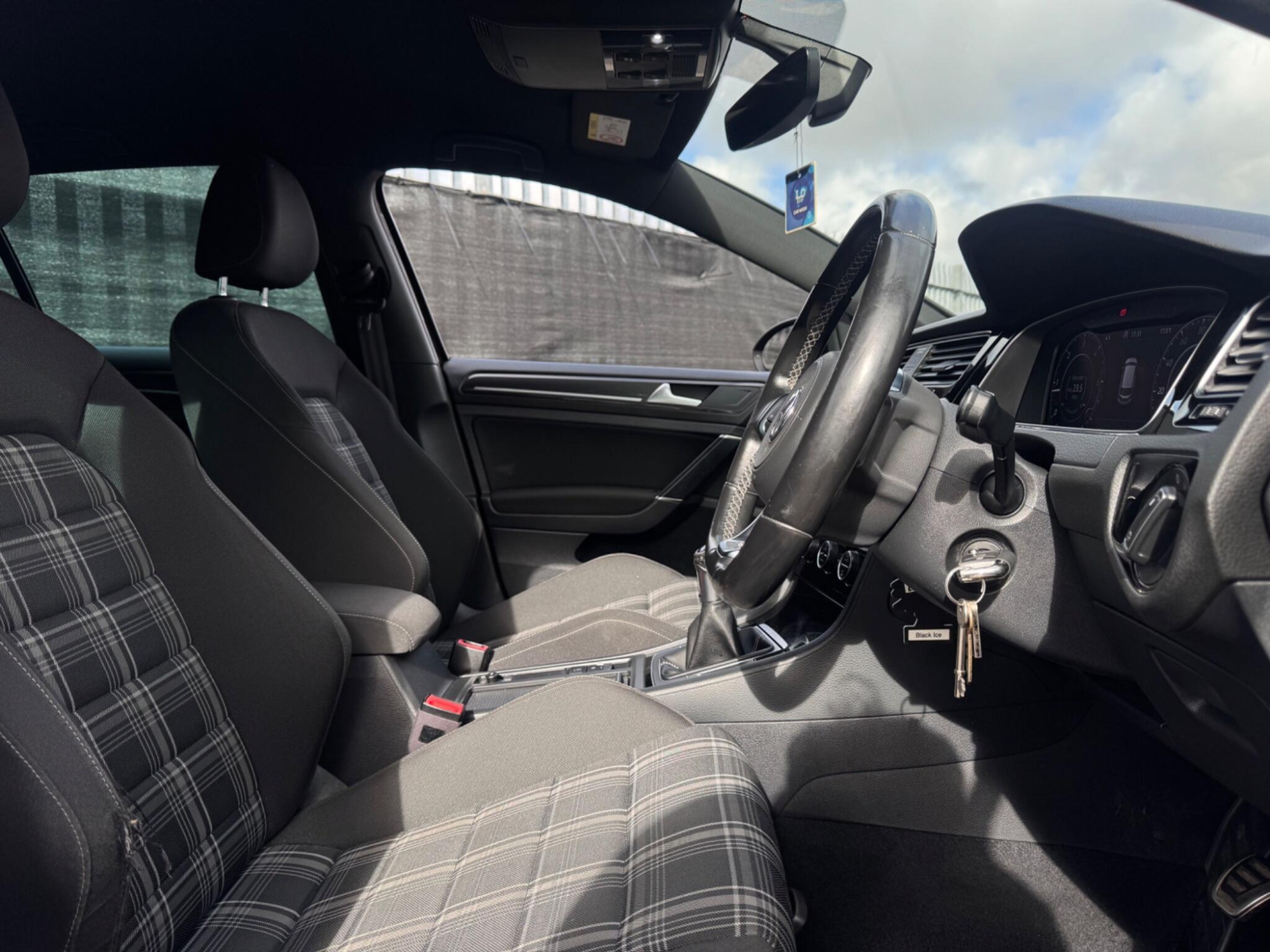 2017 Volkswagen Golf image 18
