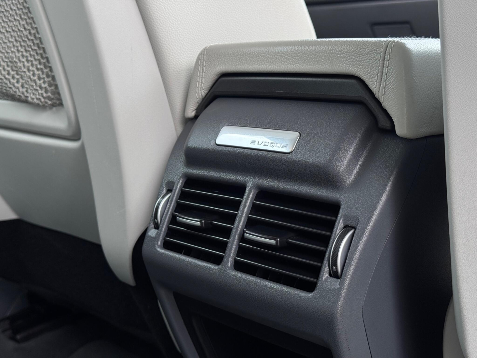 2017 Land Rover Range Rover Evoque image 25