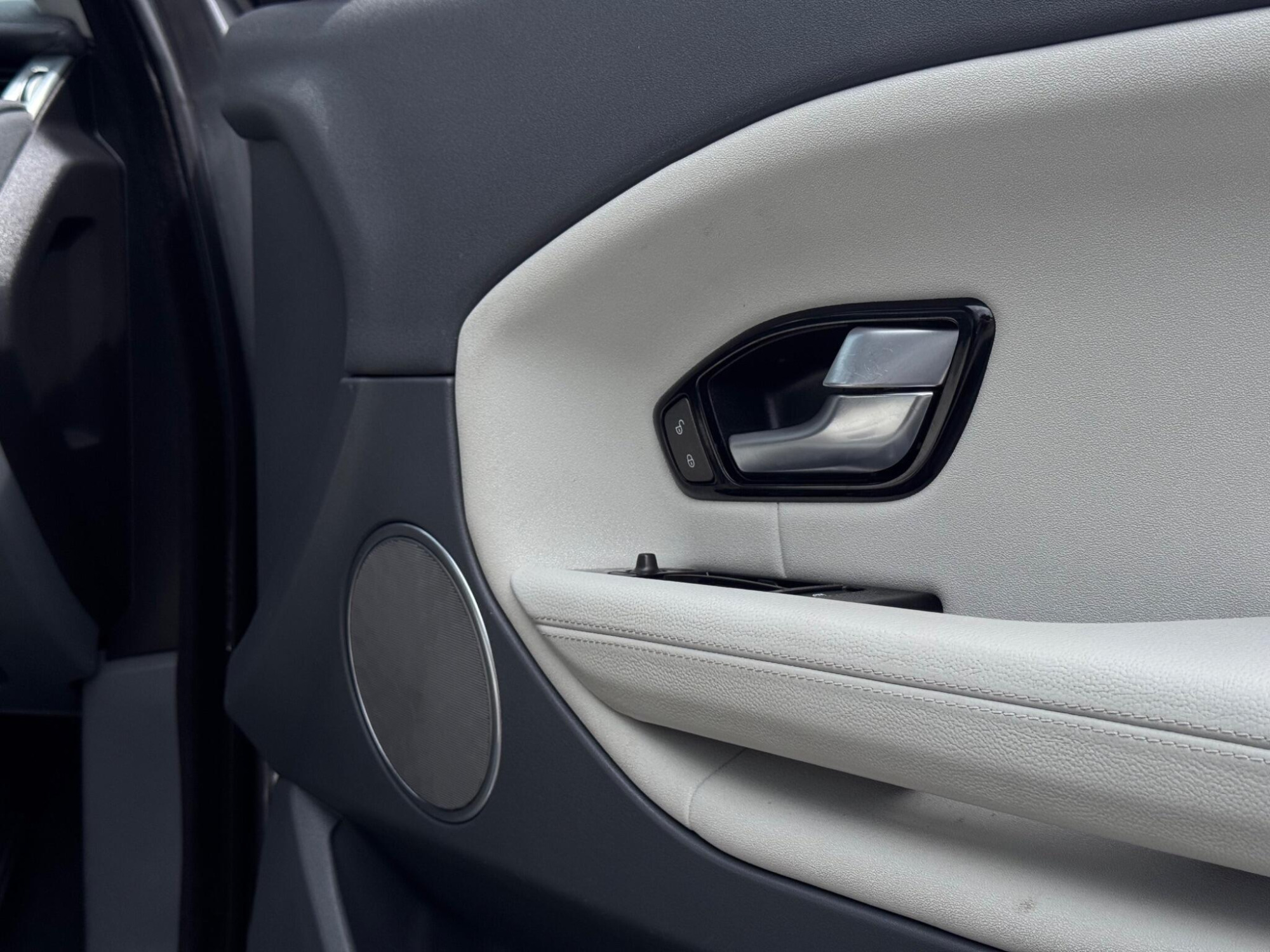 2017 Land Rover Range Rover Evoque image 26