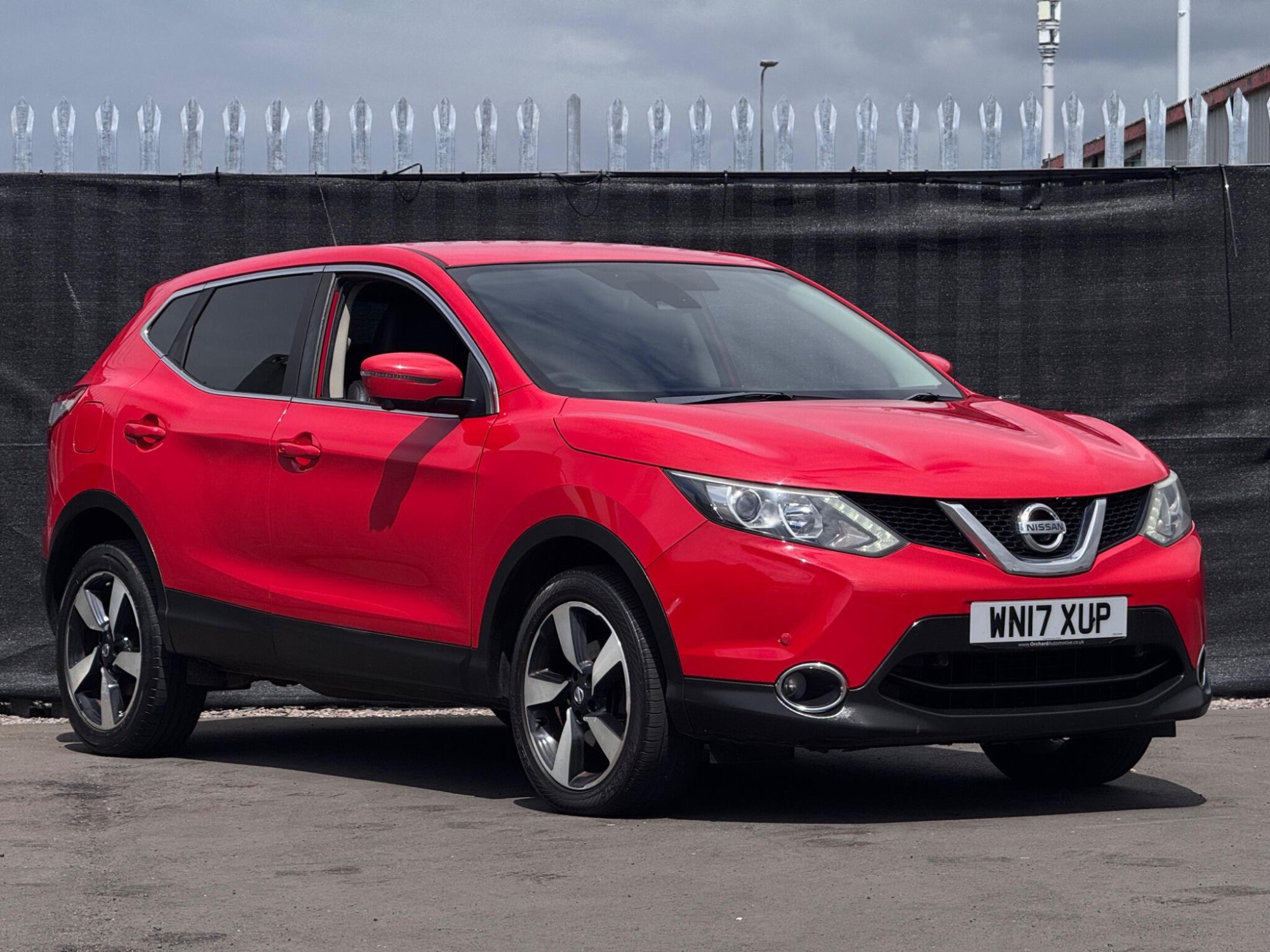 2017 Nissan Qashqai 1.6 DIG-T N-Connecta 2WD Euro 6 (s/s) 5dr for sale at Orchard Automotive
