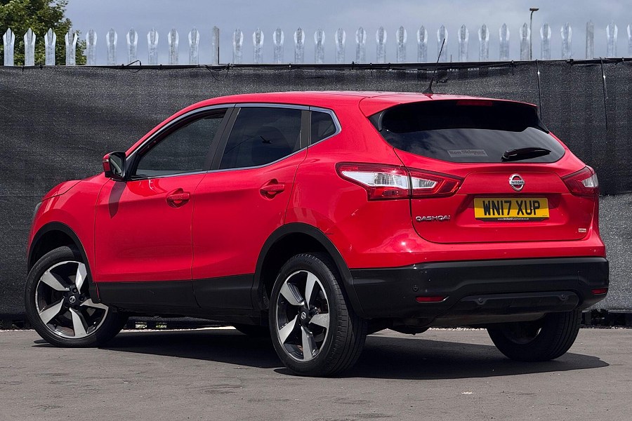 2017 Nissan Qashqai photo 2