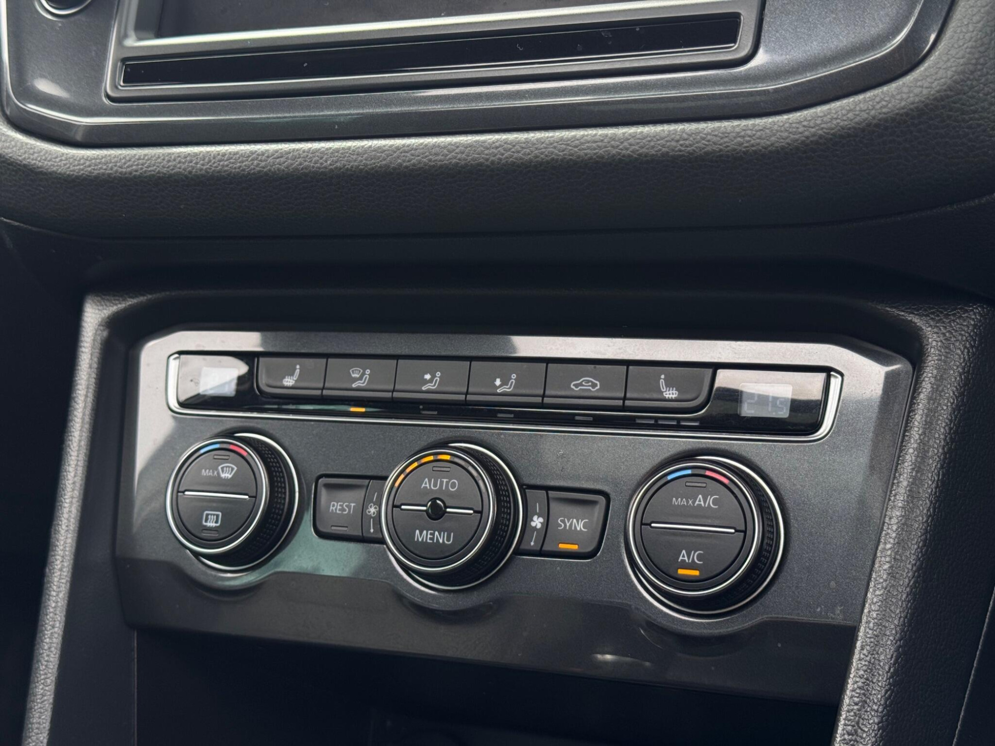2017 Volkswagen Tiguan image 32