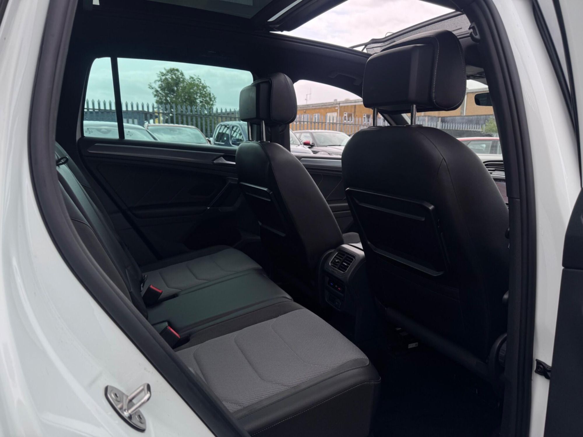 2017 Volkswagen Tiguan image 22