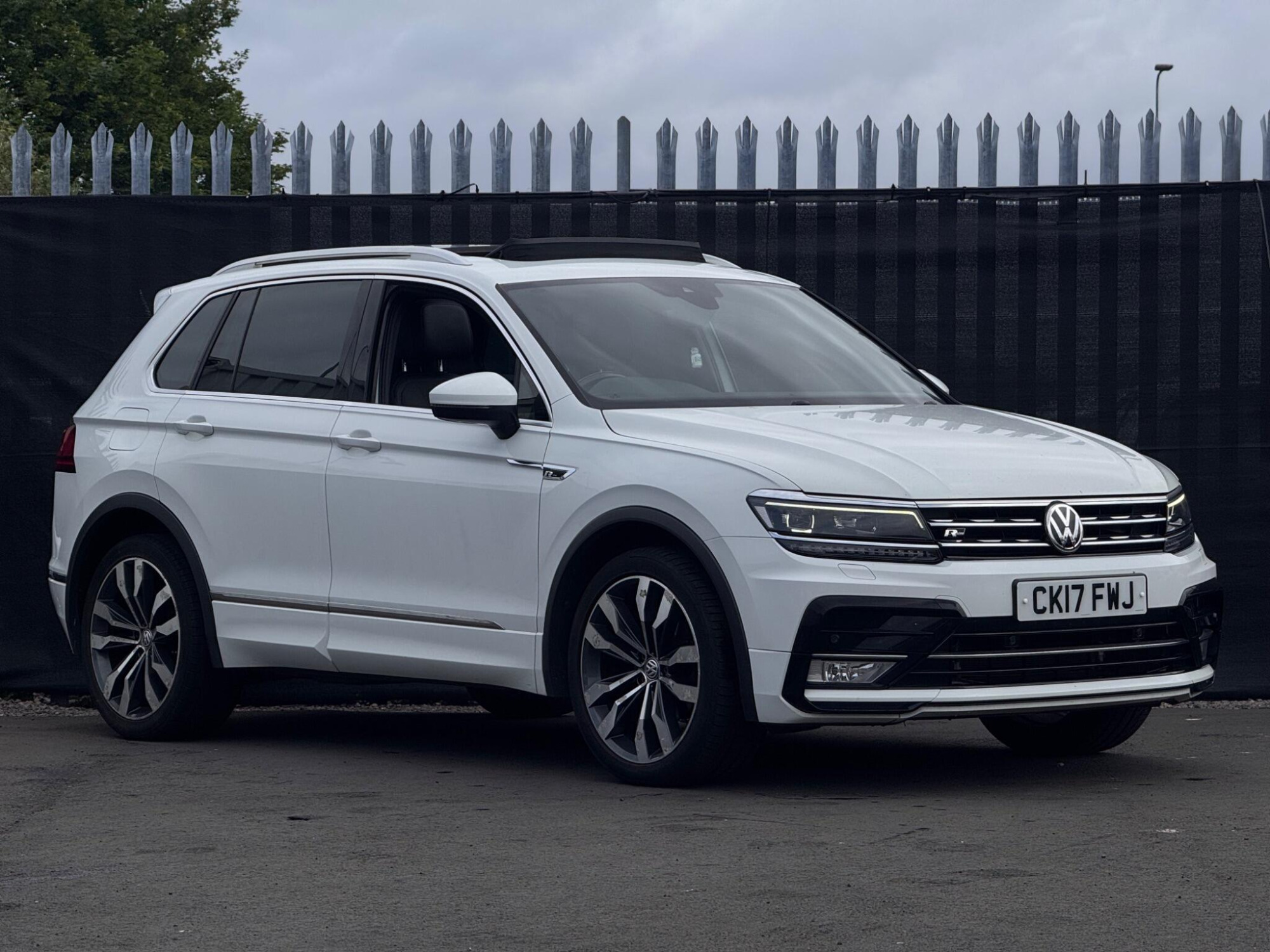 2017 Volkswagen Tiguan 2.0 TDI BlueMotion Tech R-Line Euro 6 (s/s) 5dr for sale at Orchard Automotive
