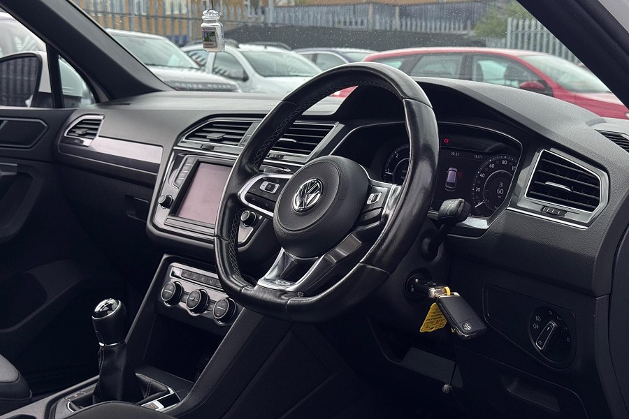 2017 Volkswagen Tiguan photo 3