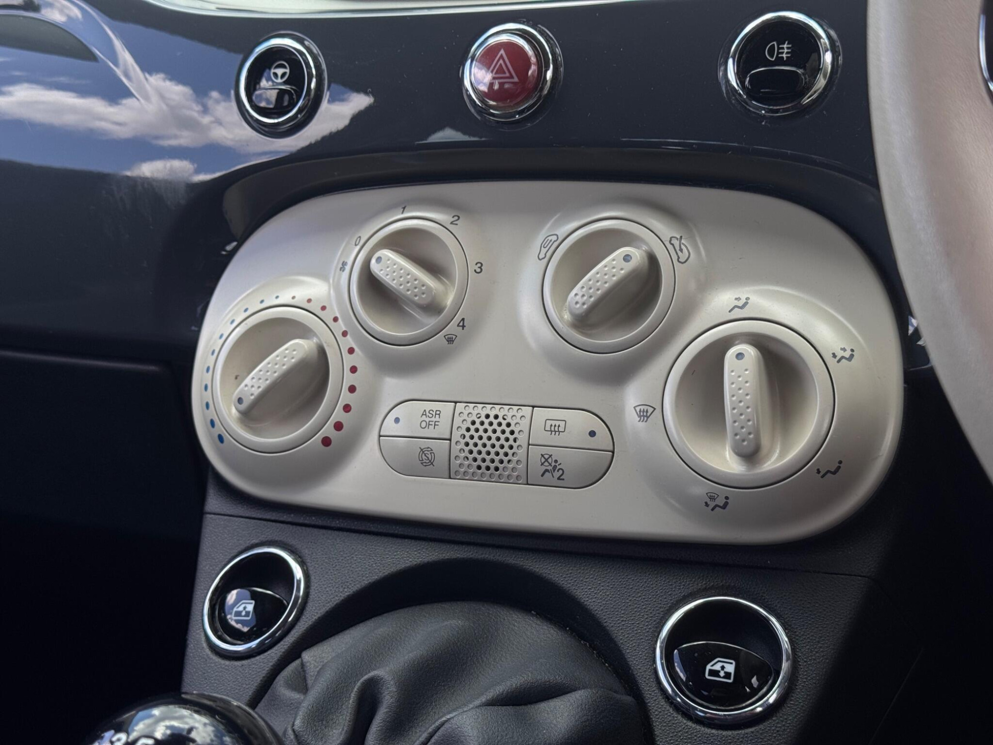 2018 Fiat 500 image 25