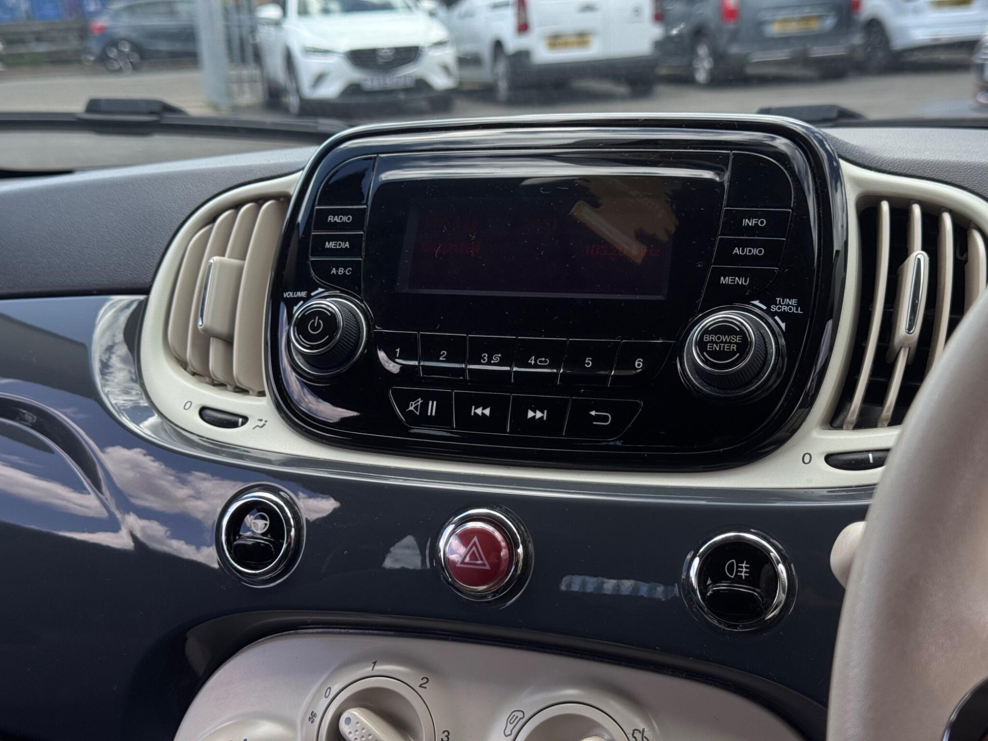2018 Fiat 500 image 24