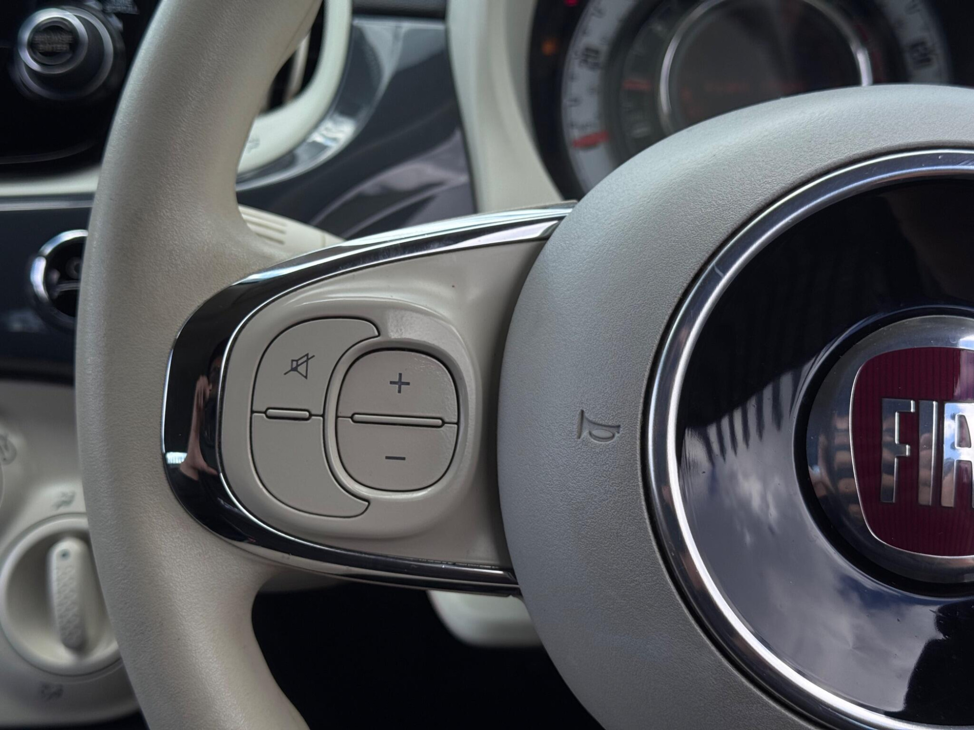 2018 Fiat 500 image 15