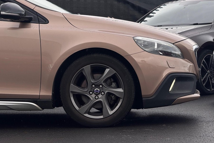2013 Volvo V40 Cross Country photo 11