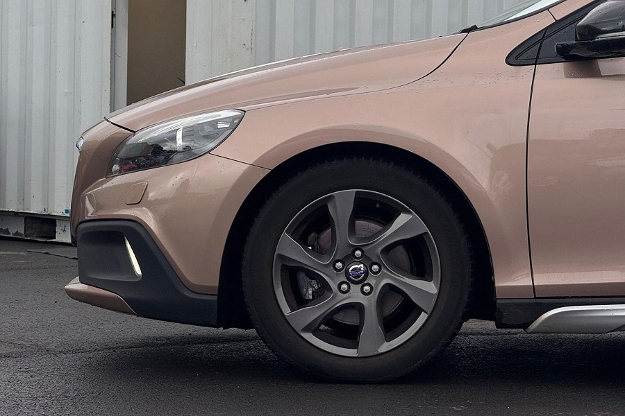 2013 Volvo V40 Cross Country photo 8