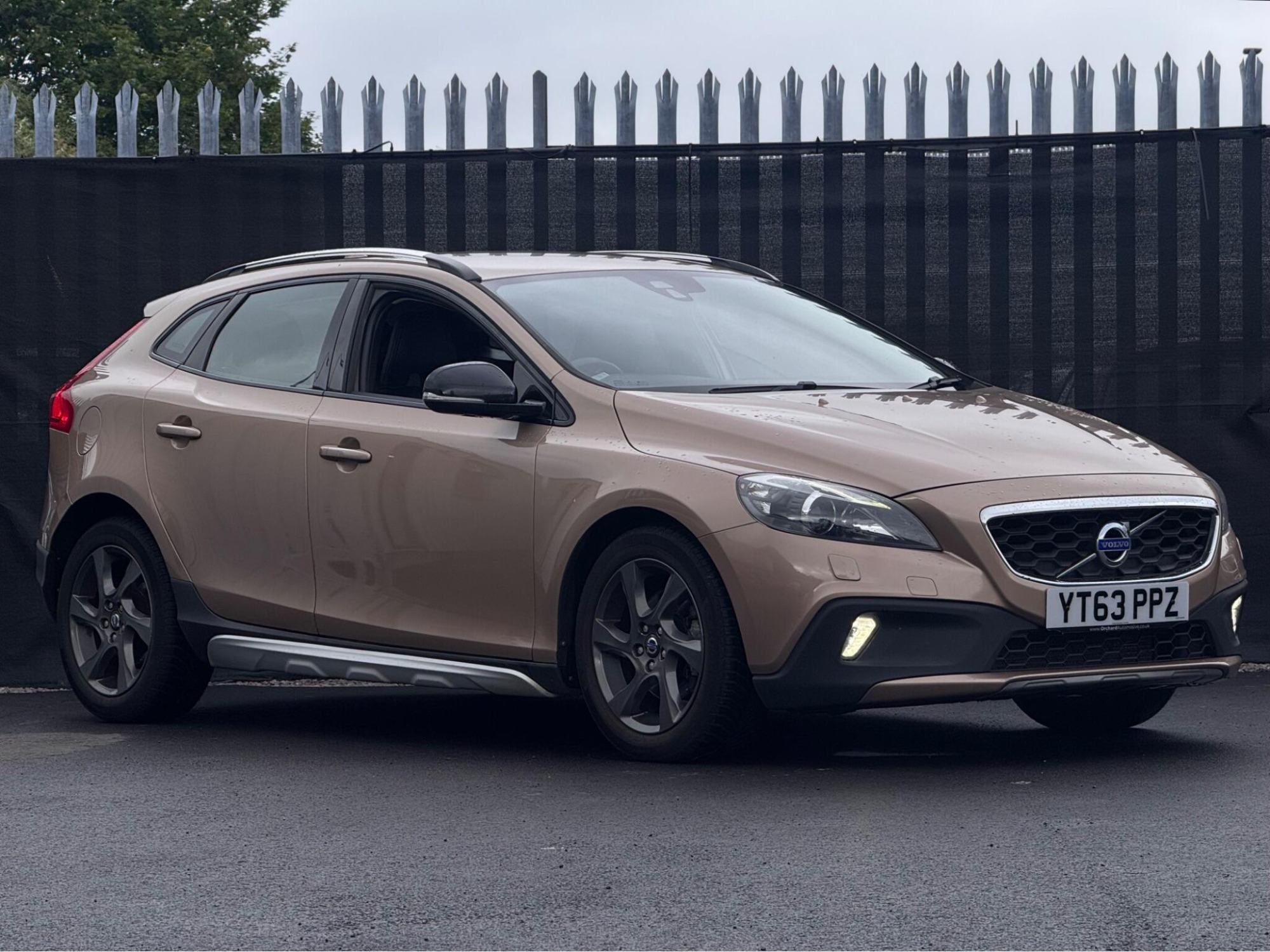 2013 Volvo V40 Cross Country 1.6 D2 Lux Euro 5 (s/s) 5dr for sale at Orchard Automotive